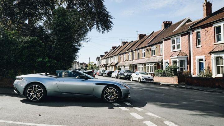 Aston Martin DB11 (2)