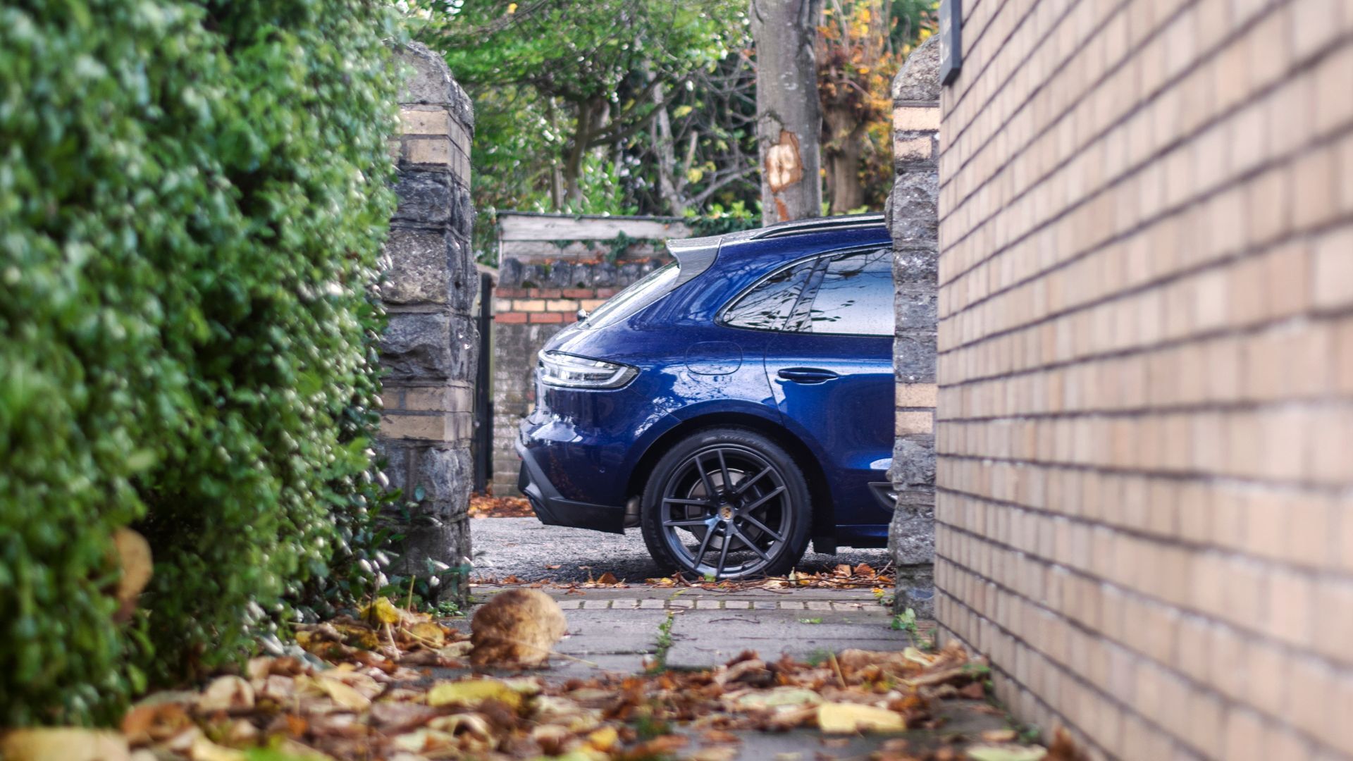 Macan T side