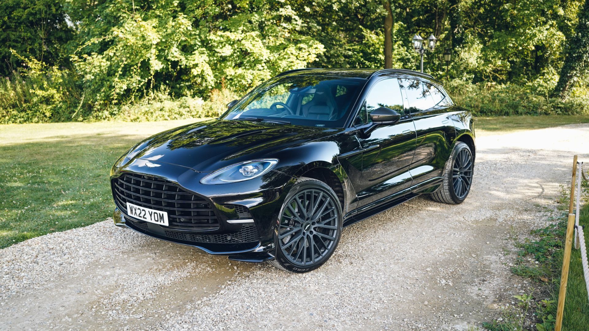 Aston Martin DBX 707