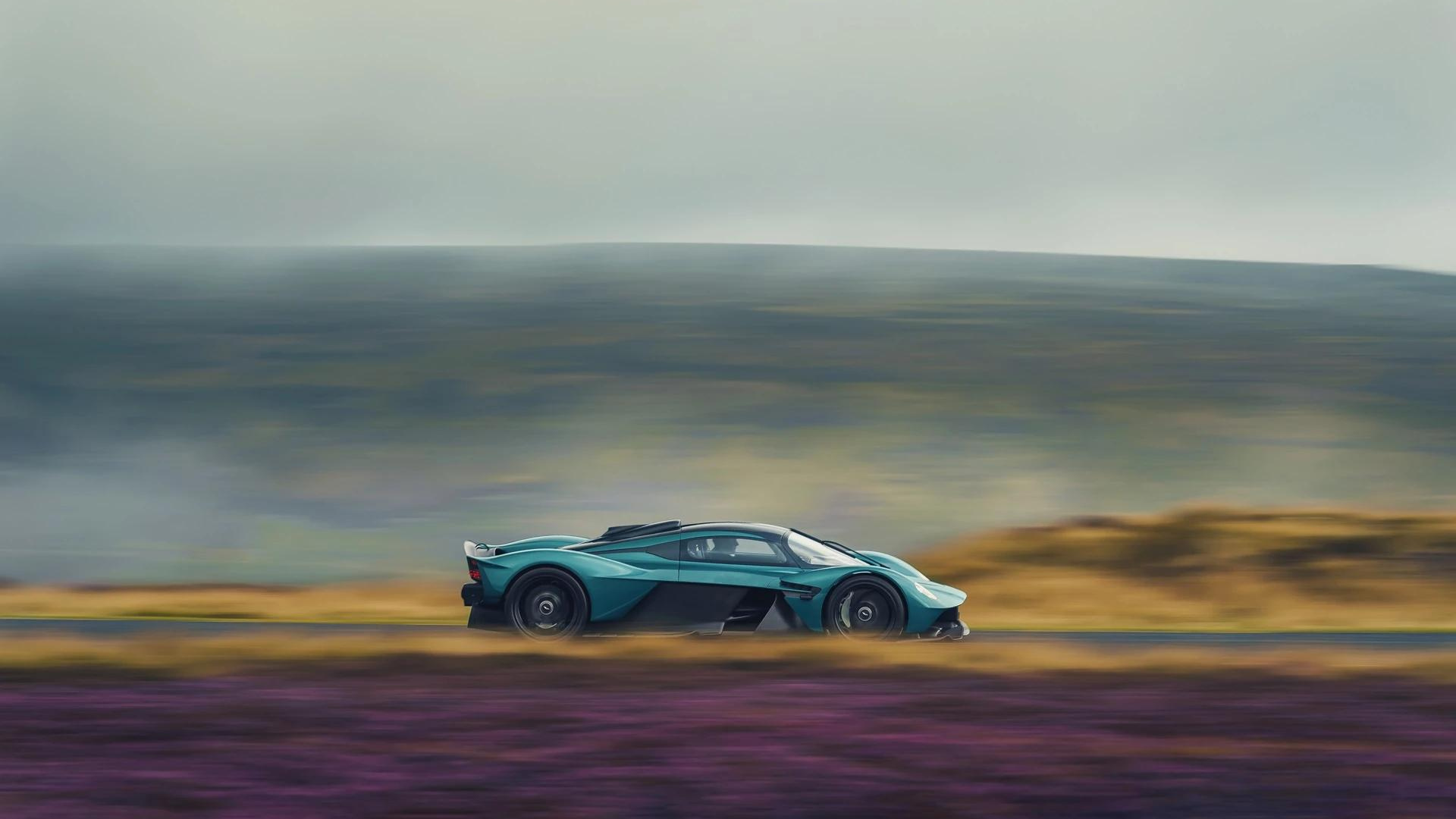 Aston Martin Valkyrie Side
