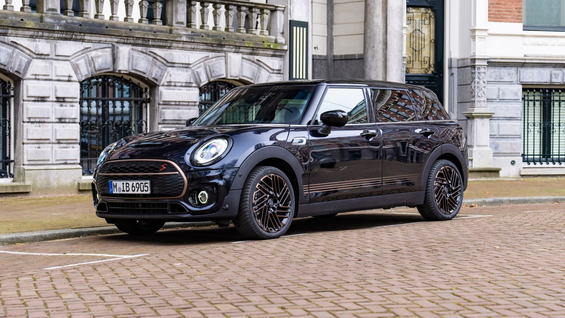 MINI Clubman Final Edition Front Side