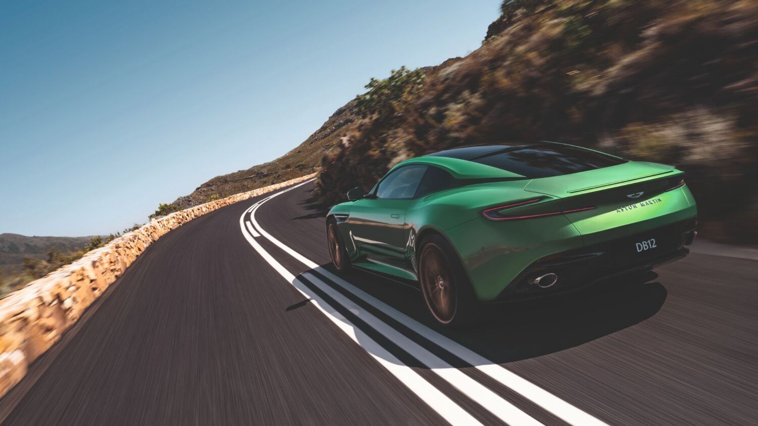 Aston Martin DB12