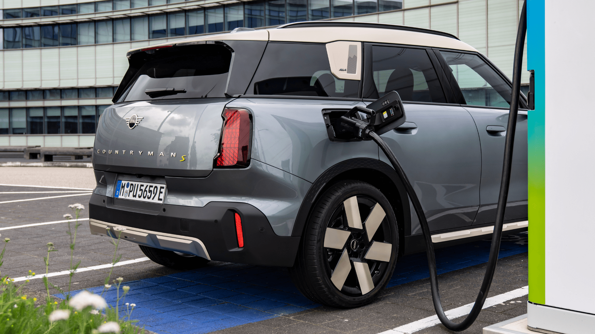 MINI Countryman Electric Charging