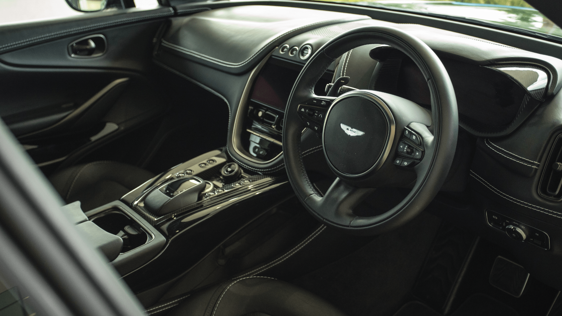 DBX 707 Interior