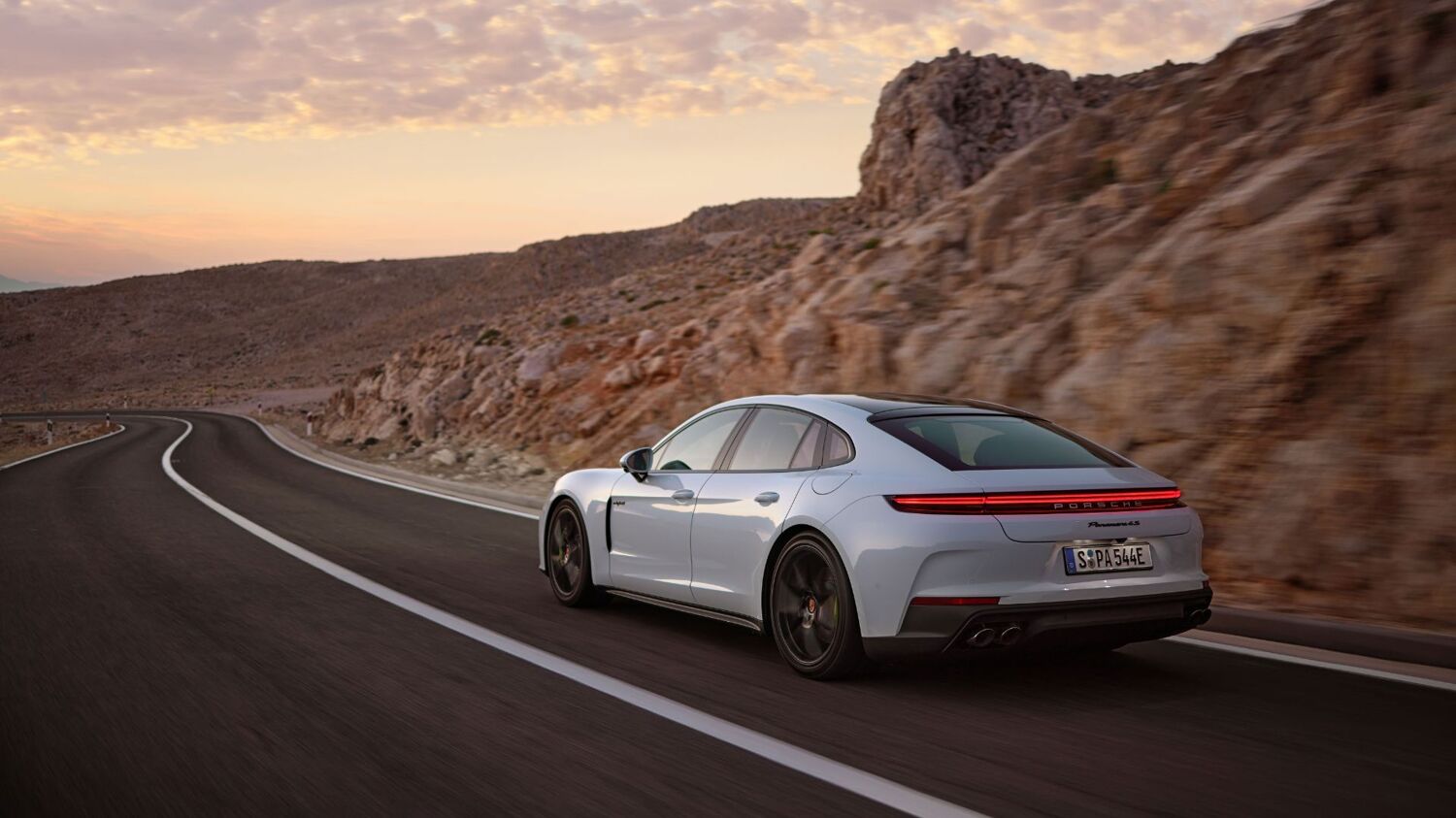 Porsche Panamera Hybrid 2024