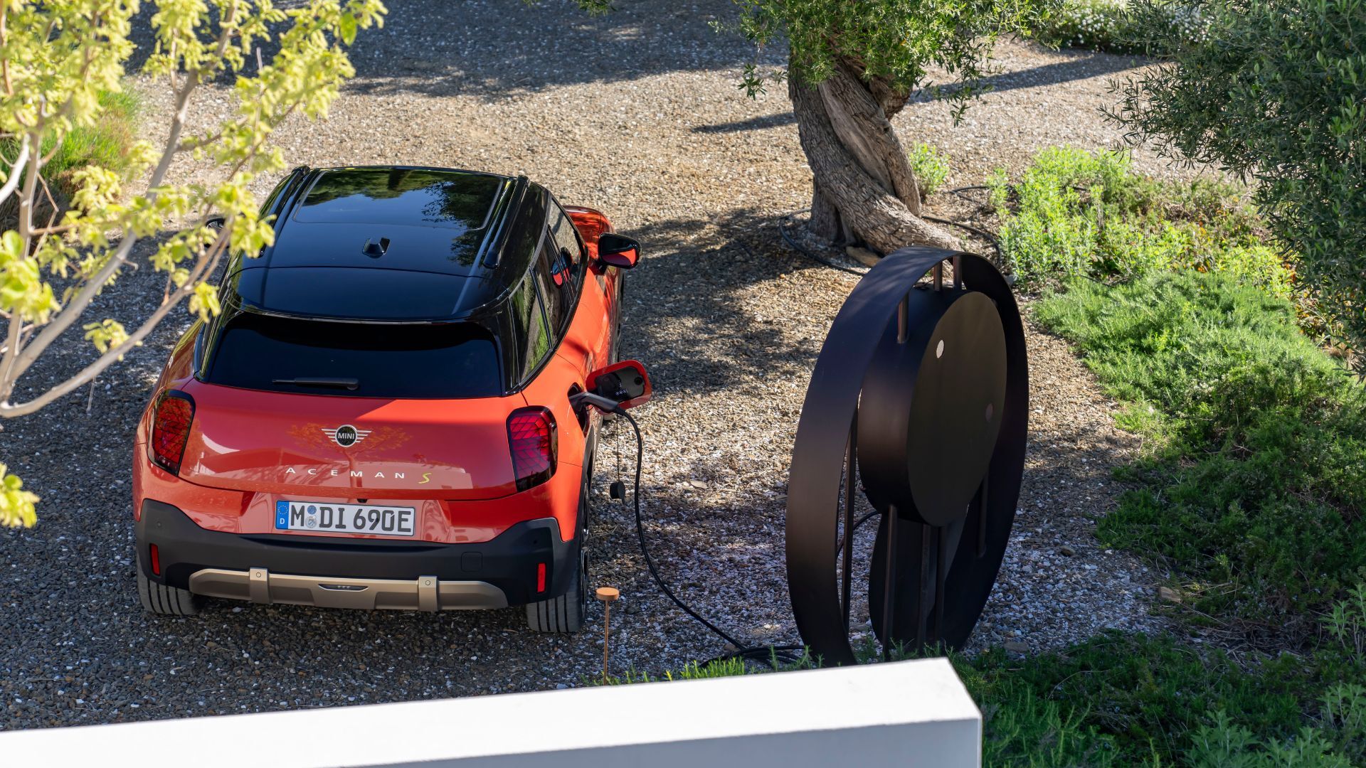 MINI Aceman SE Charging