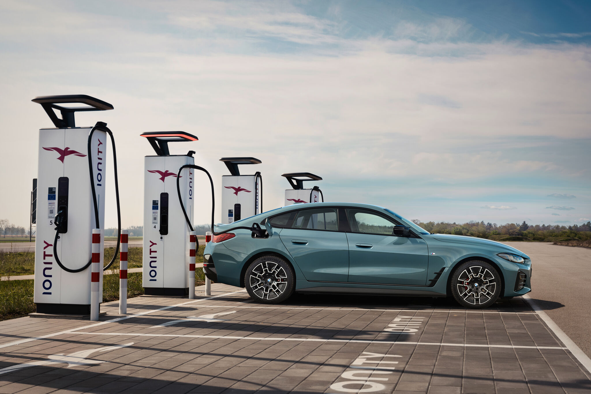 P90546639 highRes the new bmw i4 m50 x