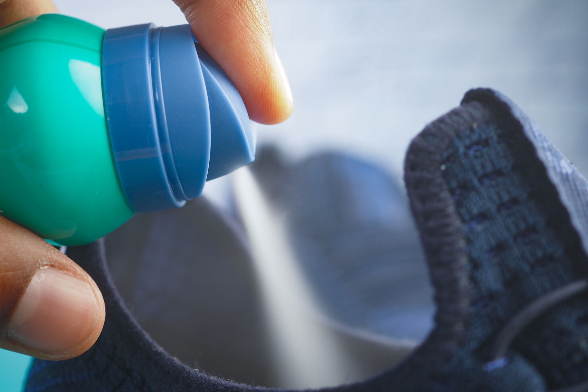 Using spray for odor control and comfort in shoes 2025 04 13 01 07 08 utc