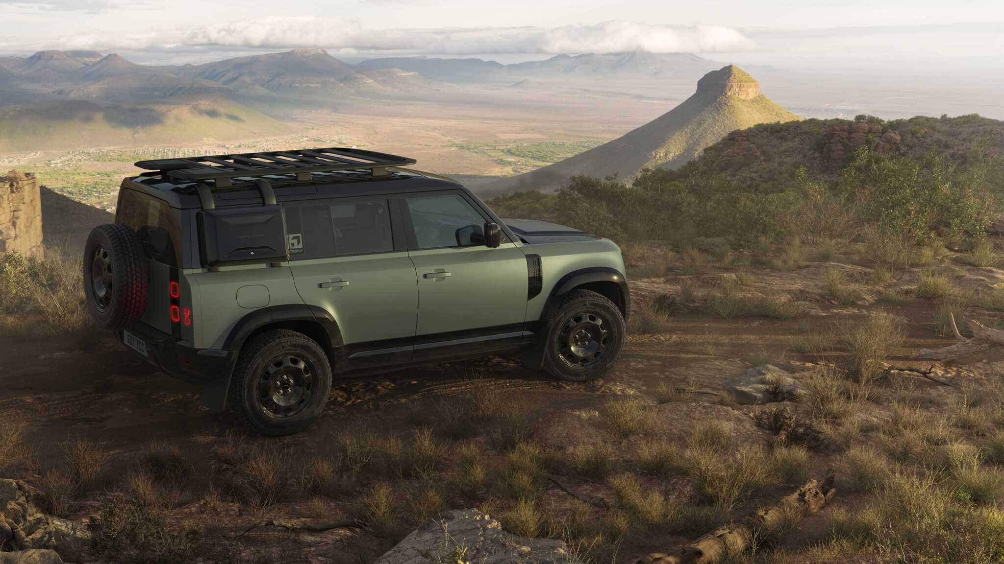 DEF 26MY TROPHY EDITION GREEN 190625 01b